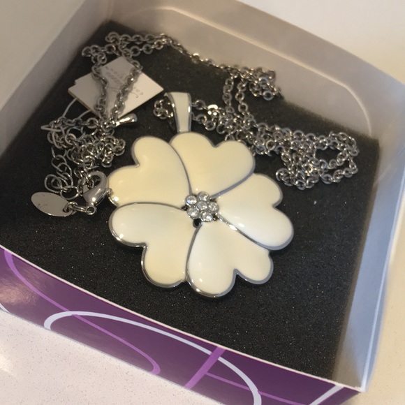 Lia Sophia Floral necklace - Picture 8 of 8